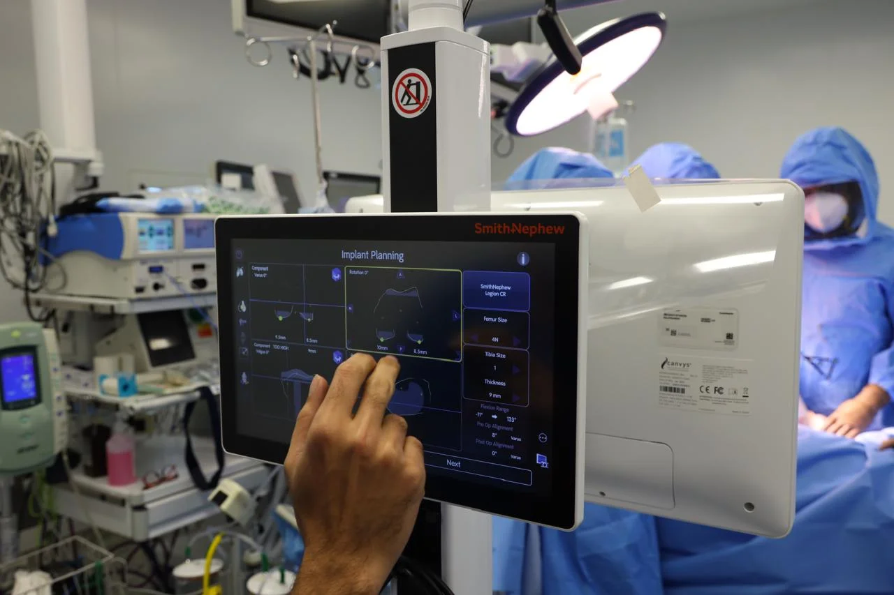 Robotic surgical arm used in knee replacement surgery